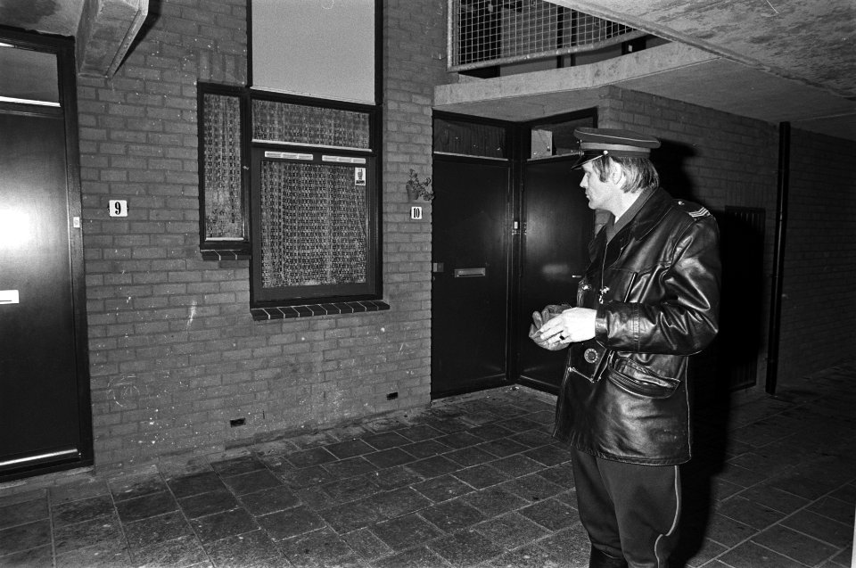 Aantal leden Godsdienstige sekte in woning in Harderwijk, constant post er agent, Bestanddeelnr 931-1483