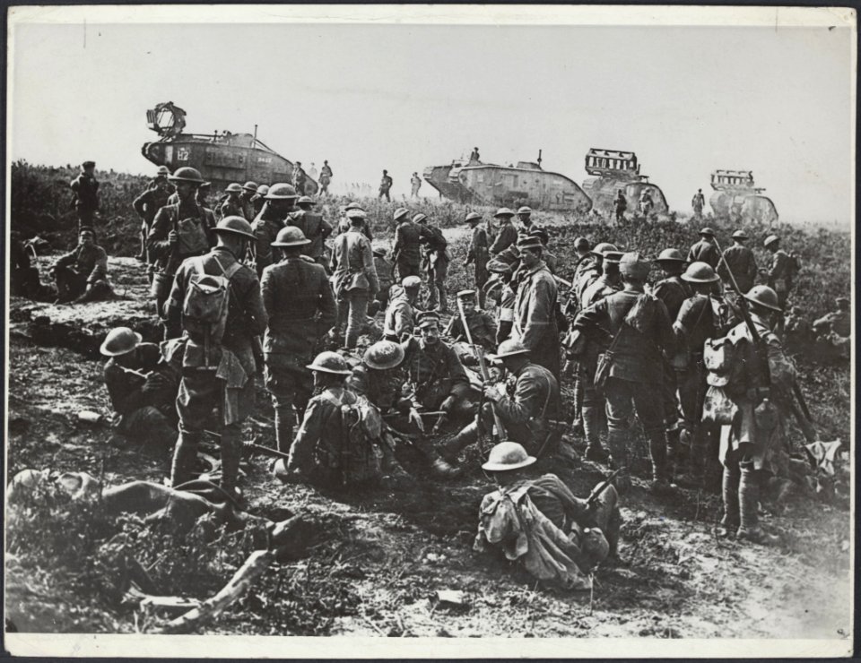Aanval op de Hindenburg Linie met tanks Amerikaanse troepen met Duitse krijgsge, Bestanddeelnr 158-1405