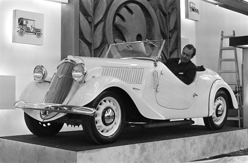 Aanstaande donderdag begint 58e RAI tentoonstelling van personenautos. De oudste, Bestanddeelnr 922-0913