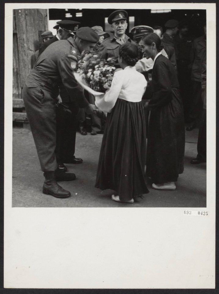 Aankomsten, militairen, internationale organisaties, CONFLICTEN, Cuden d., Poesa, Bestanddeelnr 093-0425