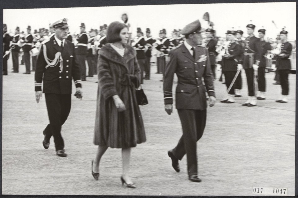 Aankomsten, koninginnen, erewachten, Anne-Marie Koningin van Griekenland, Bernha, Bestanddeelnr 017-1047