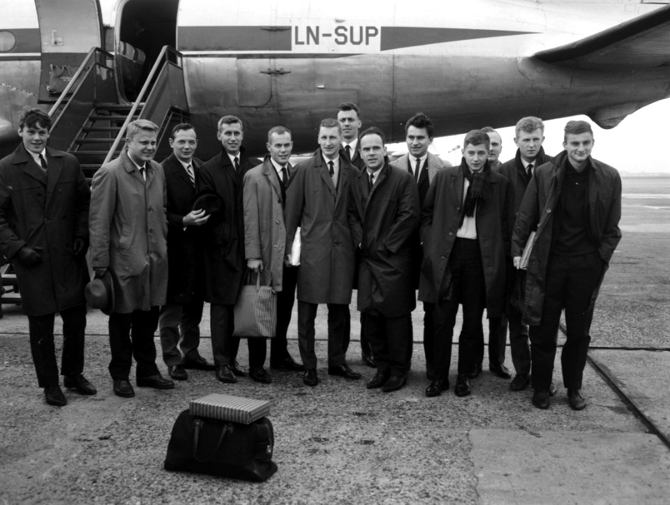 Aankomst voetbalelftal Ski Og Lyn (Oslo) op Schiphol, Bestanddeelnr 917-0887