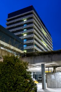 A-Bau (Chemie) und Hörsaalzentrum Uni Tübingen blaue Stunde