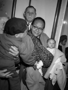 Aankomst Zuiderkruis met 820 evacues uit Indonesie in Amsterdam, Bestanddeelnr 909-3540