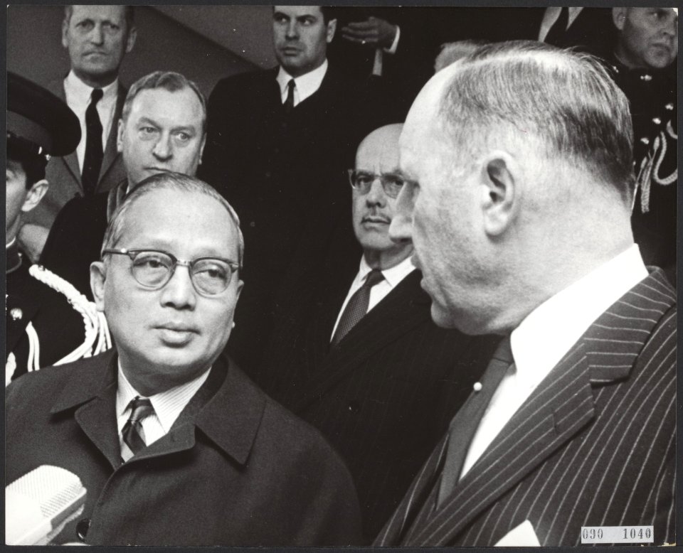 Aankomsten, ministers, internationale organisaties, Luns, JAMH, Thant, Oe, Bestanddeelnr 090-1040