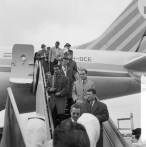 Aankomst voetbalclub Benfica op Schiphol, Bestanddeelnr 913-8241