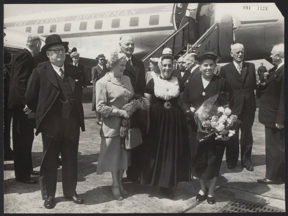 Aankomsten, minister-presidenten, begroetingen, ambassadeurs, Malan, Malan mw., , Bestanddeelnr 091-1129