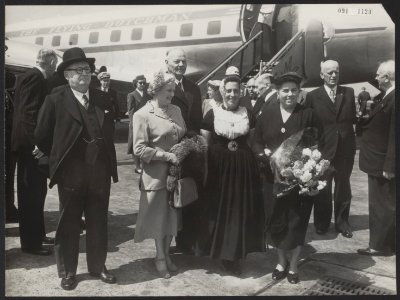 Aankomsten, minister-presidenten, begroetingen, ambassadeurs, Malan, Malan mw., , Bestanddeelnr 091-1129