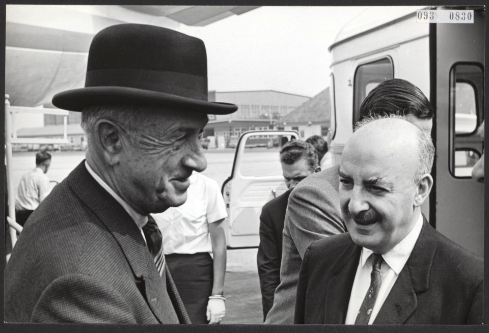 Aankomsten, ambassadeurs, vliegvelden, ministers, Black E, Luns J.M.L., Tyler., Bestanddeelnr 093-0830