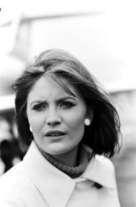Aankomst zangeres Sandie Shaw op Schiphol, Bestanddeelnr 920-0374