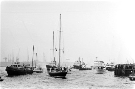 Aankomst zeilschip Flyer in Rotterdam, winnaar race rond wereld het zeilschip F, Bestanddeelnr 929-6551