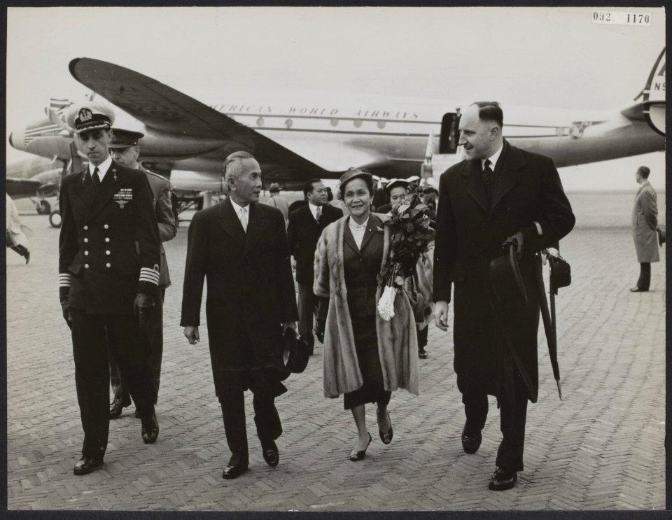 Aankomsten, minister-presidenten, bezoeken, ministers, vliegvelden, Luns JML,, Bestanddeelnr 092-1170