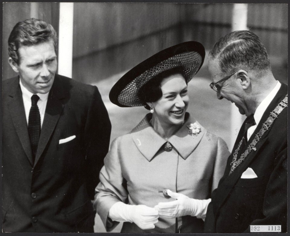Aankomsten, prinsessen, burgemeesters, Hall, Gijs van, Margaret, prinses van Gro, Bestanddeelnr 092-1113