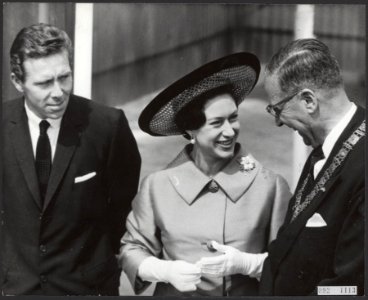 Aankomsten, prinsessen, burgemeesters, Hall, Gijs van, Margaret, prinses van Gro, Bestanddeelnr 092-1113