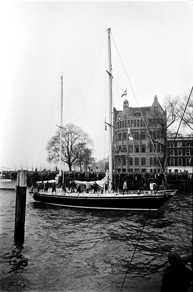 Aankomst zeilschip Flyer in Rotterdam, winnaar race rond wereld het zeilschip F, Bestanddeelnr 929-6550