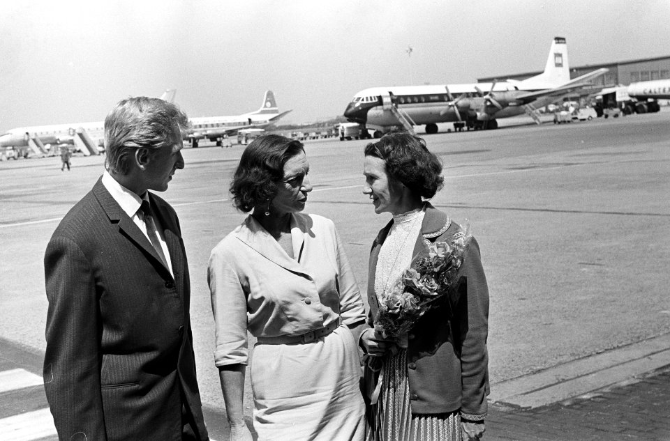 Aankomst Violetta Bovt en Arkady Nikolaev (Russische dansers) op Schiphol, Zij w, Bestanddeelnr 917-8874