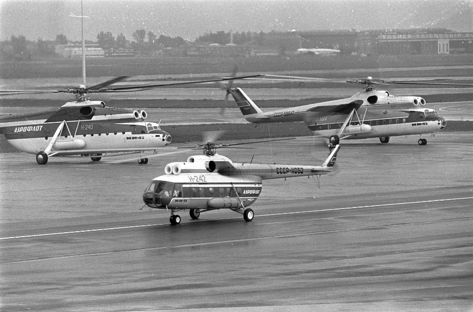 Aankomst vijf Russische reuzenhelicopters op Schiphol, Bestanddeelnr 920-3362