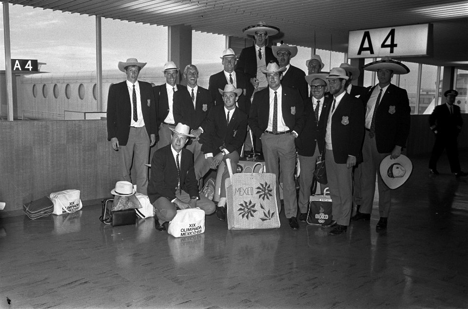 Aankomst Waterpoloploeg uit Mexico de ploeg op Schiphol, Bestanddeelnr 921-8072