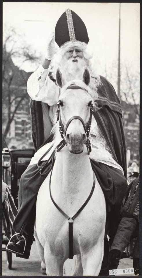 Aankomsten, sinterklaasfeesten, paarden, rijtoeren, sint nicolaas, Sinterklaas, Bestanddeelnr 056-0360