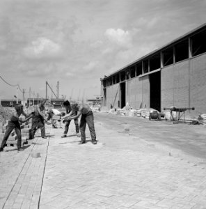 Aanleg en verbeteren van wegen, dijken, spaarbekken, Bestanddeelnr 250-8063