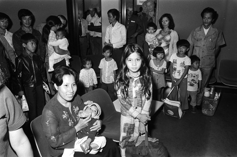 Aankomst Vietnamese vluchtelingen op Schiphol Vietnamezen waaronder veel kinder, Bestanddeelnr 928-7952