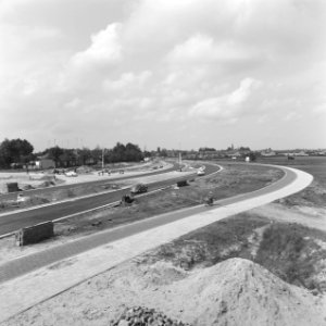 Aanleg en verbeteren van wegen, dijken, spaarbekken, meerveldhovenseweg, Bestanddeelnr 250-8080