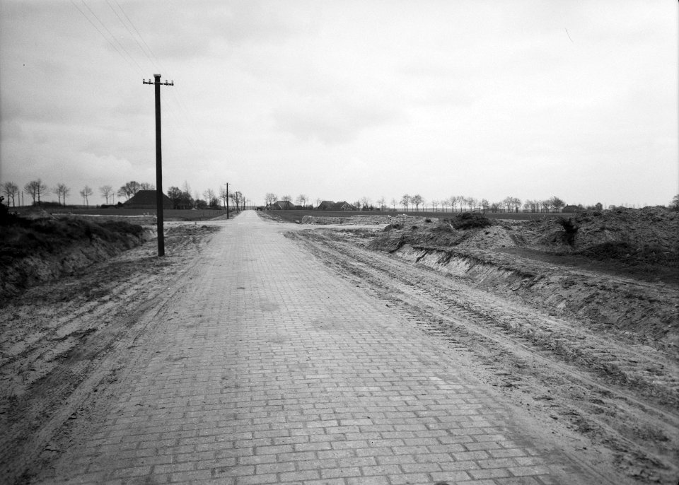 Aanleg en verbeteren van wegen, dijken en spaarbekken, Bestanddeelnr 161-0297
