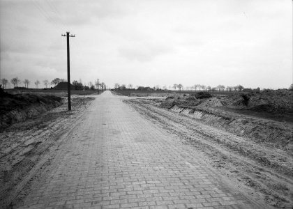 Aanleg en verbeteren van wegen, dijken en spaarbekken, Bestanddeelnr 161-0297