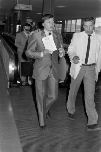 Aankomst wereldkampioen schaken Anatoli Karpov op Schiphol, Bestanddeelnr 933-3757