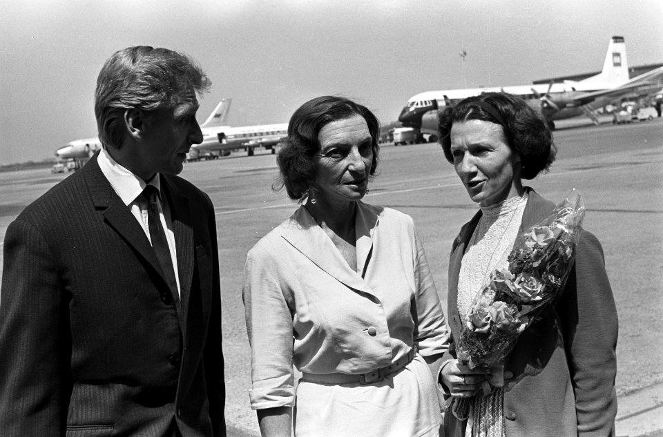Aankomst Violetta Bovt en Arkady Nikolaev (Russische dansers) op Schiphol, Zij w, Bestanddeelnr 917-8872
