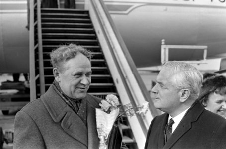 Aankomst Vladimir Ankondinow (secretaris van Toerisme in Rusland) op Schiphol, r, Bestanddeelnr 918-8137