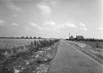 Aanleg en verbeteren van wegen, dijken en spaarbekken, boerderijen, landbouwwege, Bestanddeelnr 161-0757