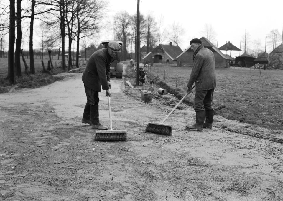 Aanleg en verbeteren van wegen, dijken en spaarbekken, invegen, zand, Bestanddeelnr 161-0145