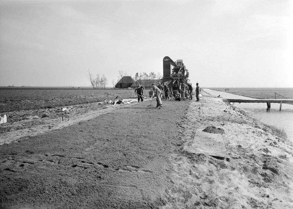 Aanleg en verbeteren van wegen, dijken en spaarbekken, grondcementstabilisatie, , Bestanddeelnr 161-0334