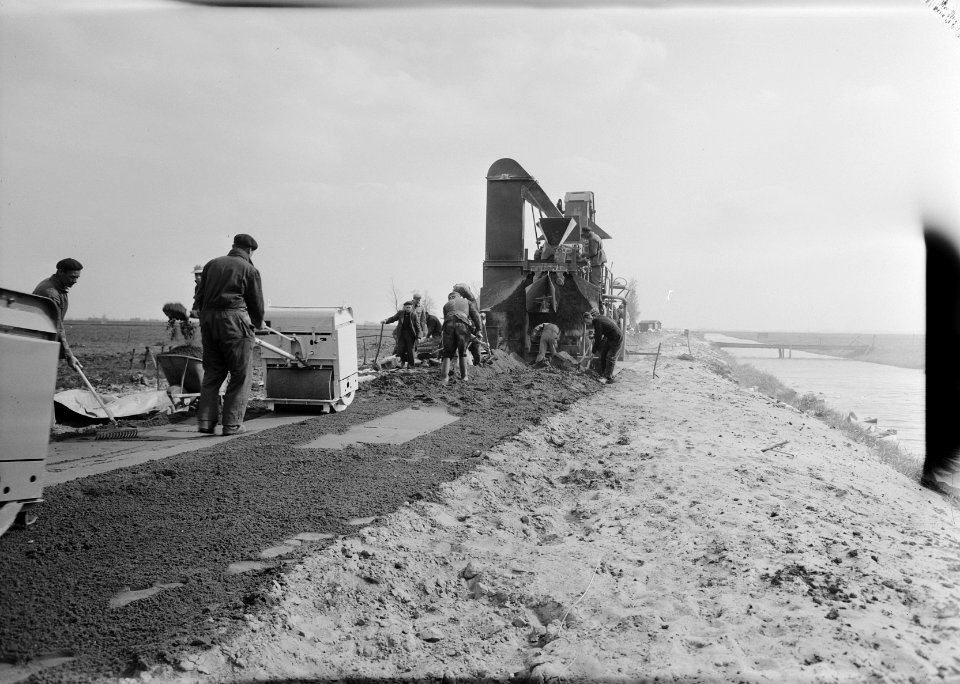 Aanleg en verbeteren van wegen, dijken en spaarbekken, grondcementstabilisatie, , Bestanddeelnr 161-0342