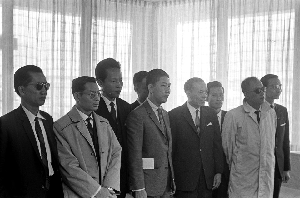 Aankomst Zuid-Vietnamese parlementaire delegatie op Schip Nguyen Ba Can , leider, Bestanddeelnr 921-5058