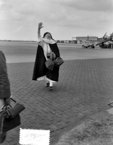 Aankomst Zuster Jansen op schiphol opdracht Maasbode, Bestanddeelnr 907-6917