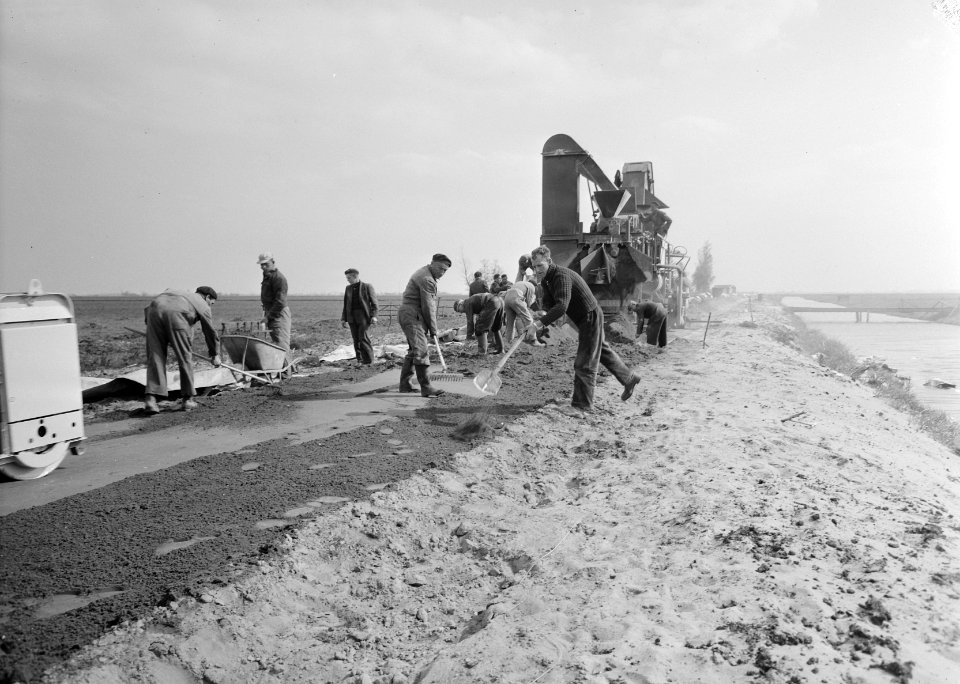 Aanleg en verbeteren van wegen, dijken en spaarbekken, grondcementstabilisatie, , Bestanddeelnr 161-0347