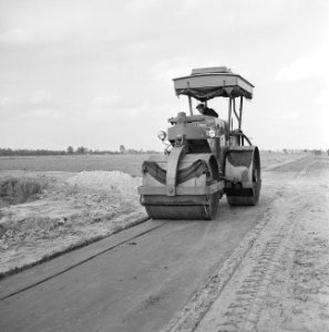 Aanleg en verbeteren van wegen, dijken en spaarbekken, bitumenstabilisatie, afwa, Bestanddeelnr 161-0561