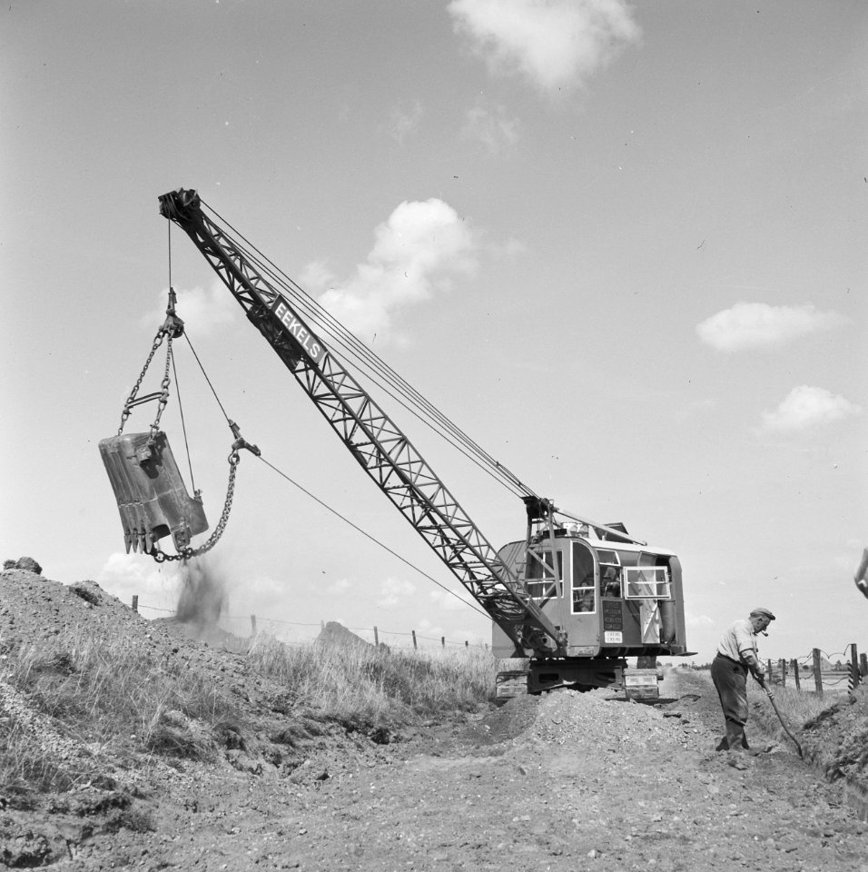Aanleg en verbeteren van wegen, dijken en spaarbekken, cementstabilisatie, Bestanddeelnr 161-0364