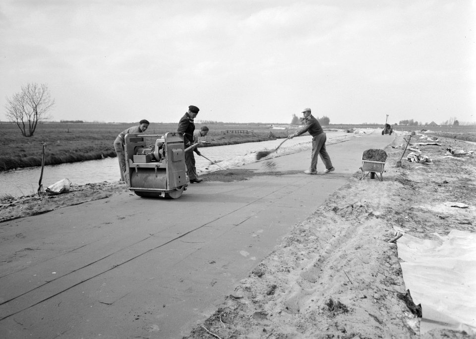 Aanleg en verbeteren van wegen, dijken en spaarbekken, grondcementstabilisatie, , Bestanddeelnr 161-0336