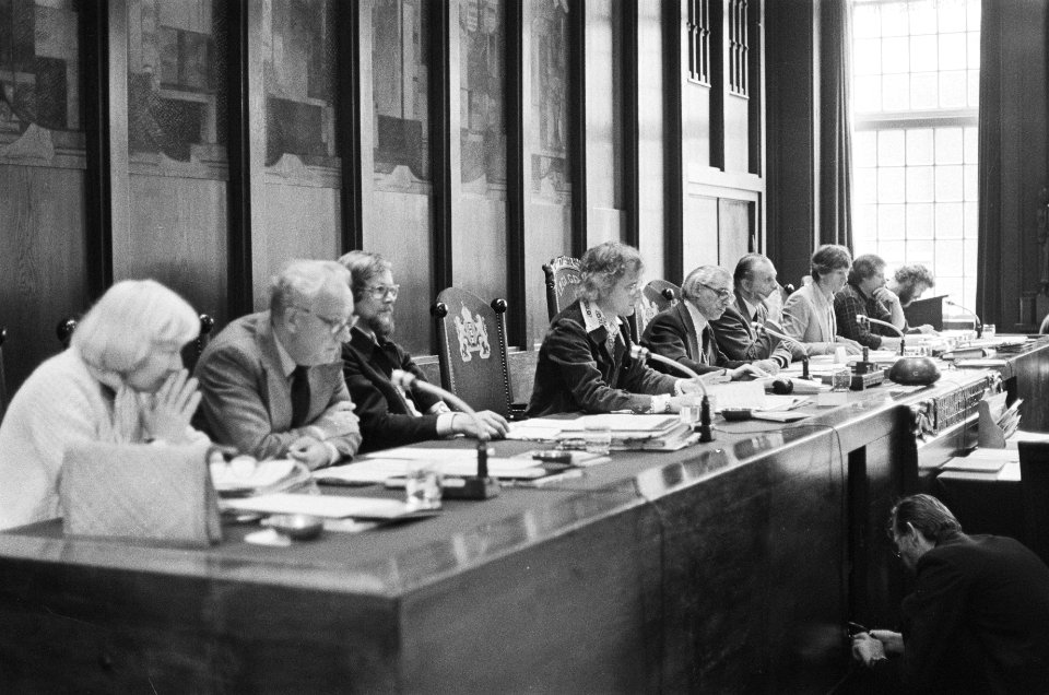 Amsterdamse gemeenteraad in nieuwe samenstelling weth. Vorrink, Kuypers, Heerma, Bestanddeelnr 929-8977