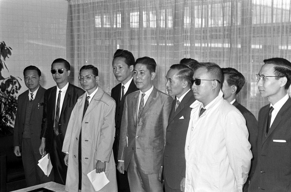 Aankomst Zuid-Vietnamese parlementaire delegatie op Schip Nguyen Ba Can , leider, Bestanddeelnr 921-5059