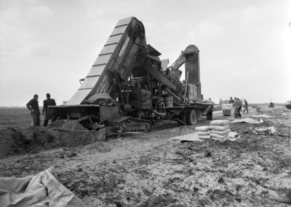 Aanleg en verbeteren van wegen, dijken en spaarbekken, grondcementstabilisatie, , Bestanddeelnr 161-0340