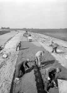 Aanleg en verbeteren van wegen, dijken en spaarbekken, grondcementstabilisatie, , Bestanddeelnr 161-0356