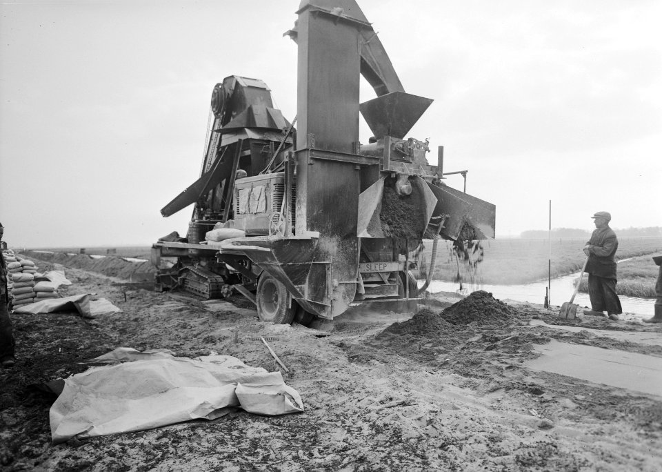Aanleg en verbeteren van wegen, dijken en spaarbekken, grondcementstabilisatie, , Bestanddeelnr 161-0357