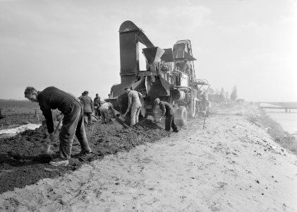 Aanleg en verbeteren van wegen, dijken en spaarbekken, grondcementstabilisatie, , Bestanddeelnr 161-0346