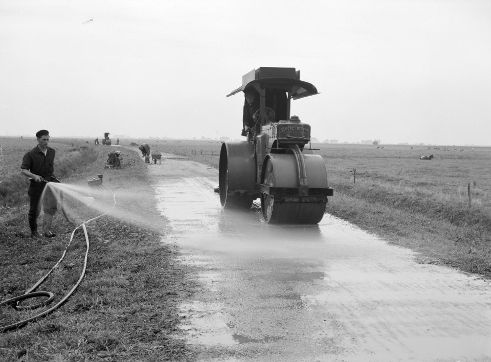 Aanleg en verbeteren van wegen, dijken en spaarbekken, herprofileren, Bestanddeelnr 161-0108