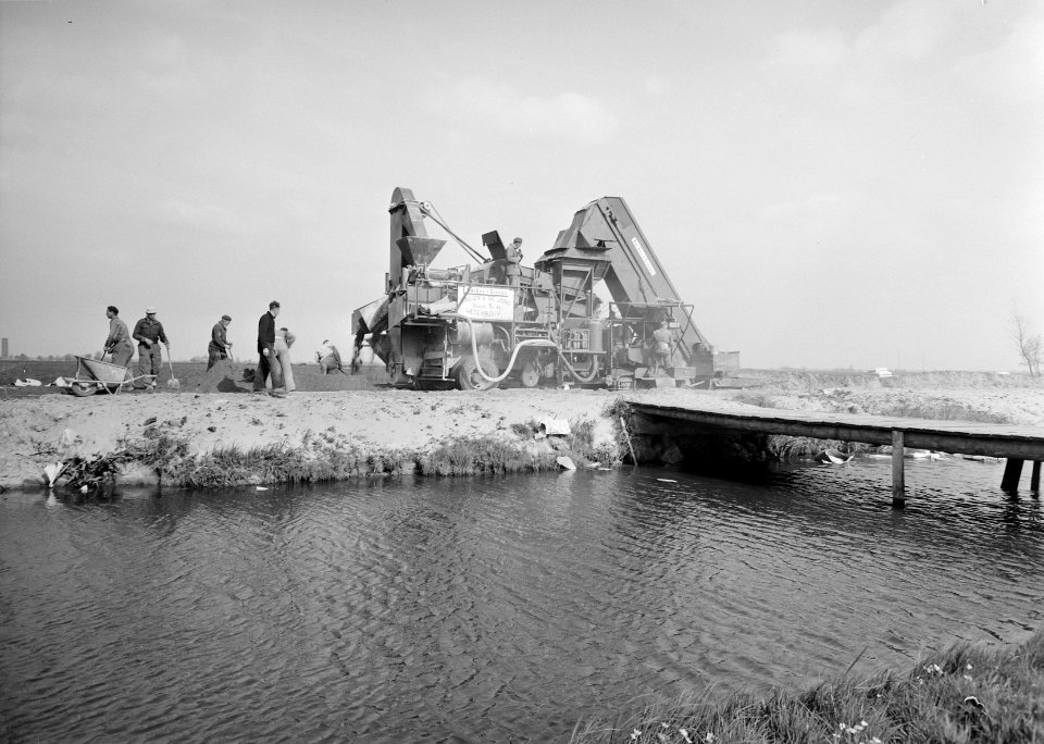 Aanleg en verbeteren van wegen, dijken en spaarbekken, grondcementstabilisatie, , Bestanddeelnr 161-0333