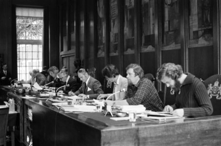 Amsterdamse gemeenteraad in nieuwe samenstelling bijeen overzicht burgemeester , Bestanddeelnr 929-8980